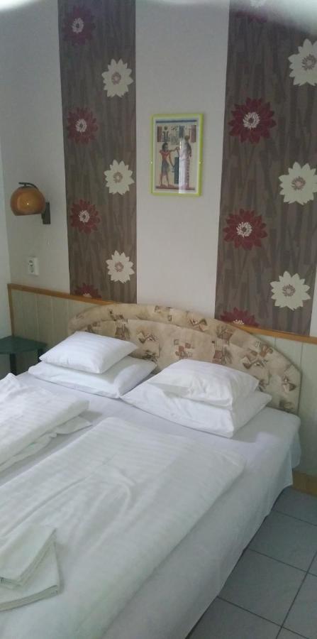 Bed and Breakfast Korona Panzio Балатонфюред Экстерьер фото