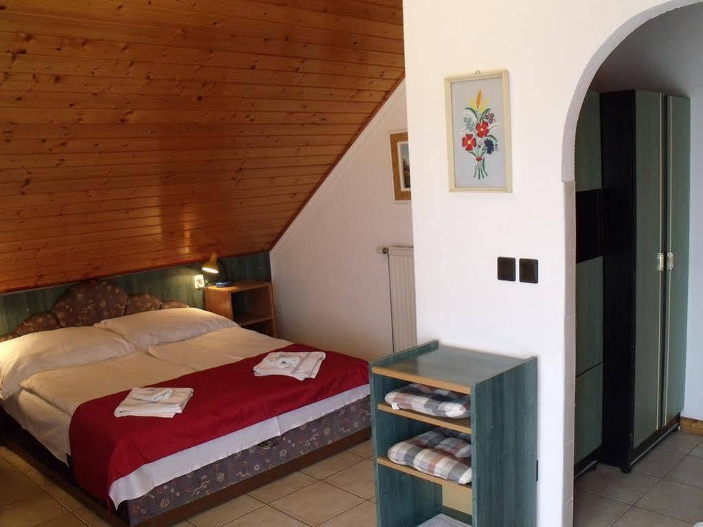 Bed and Breakfast Korona Panzio Балатонфюред Экстерьер фото